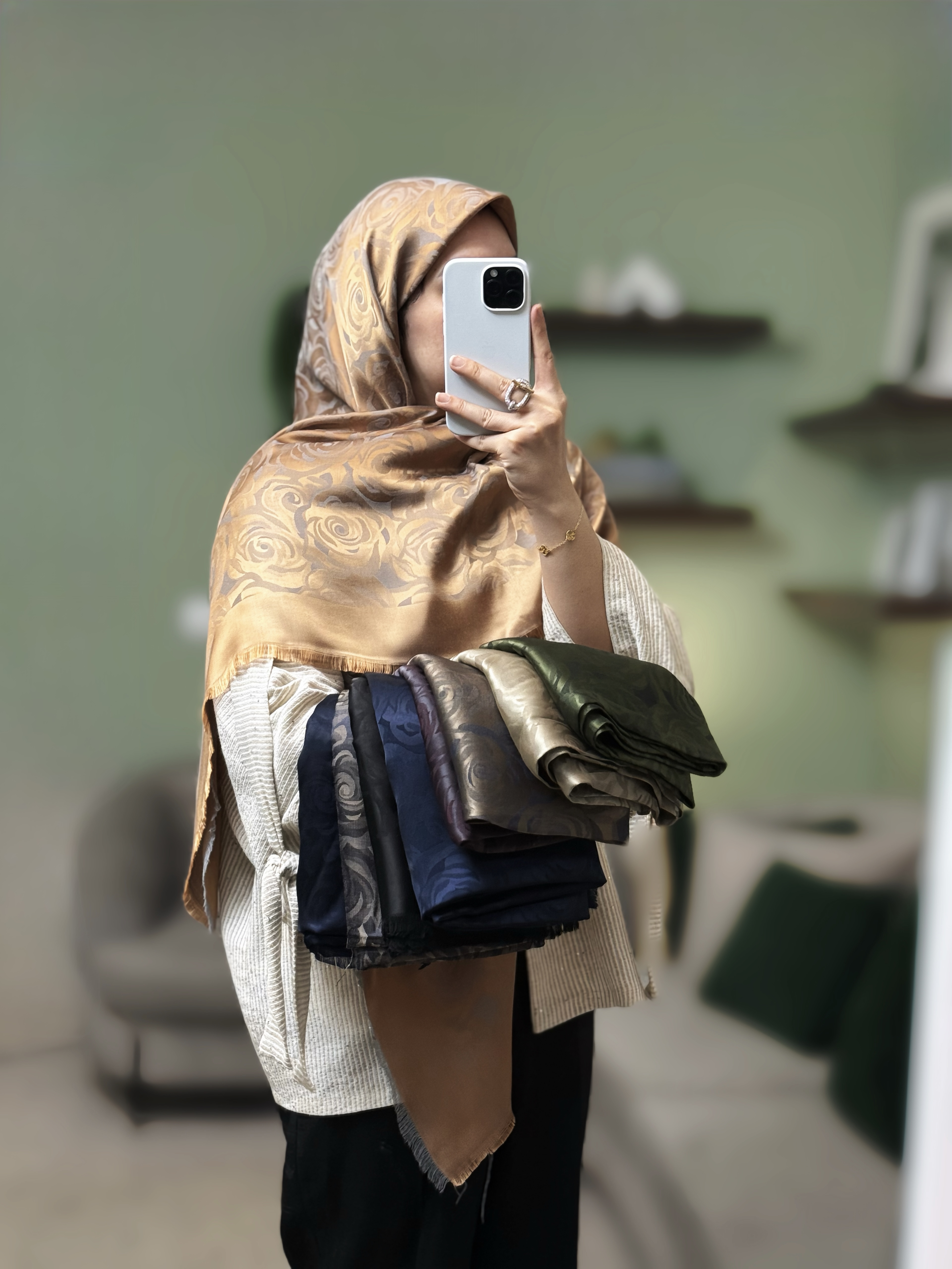روسری نخ ابریشم ژاکارد دورو قواره ۱۴۰ مدل 9988