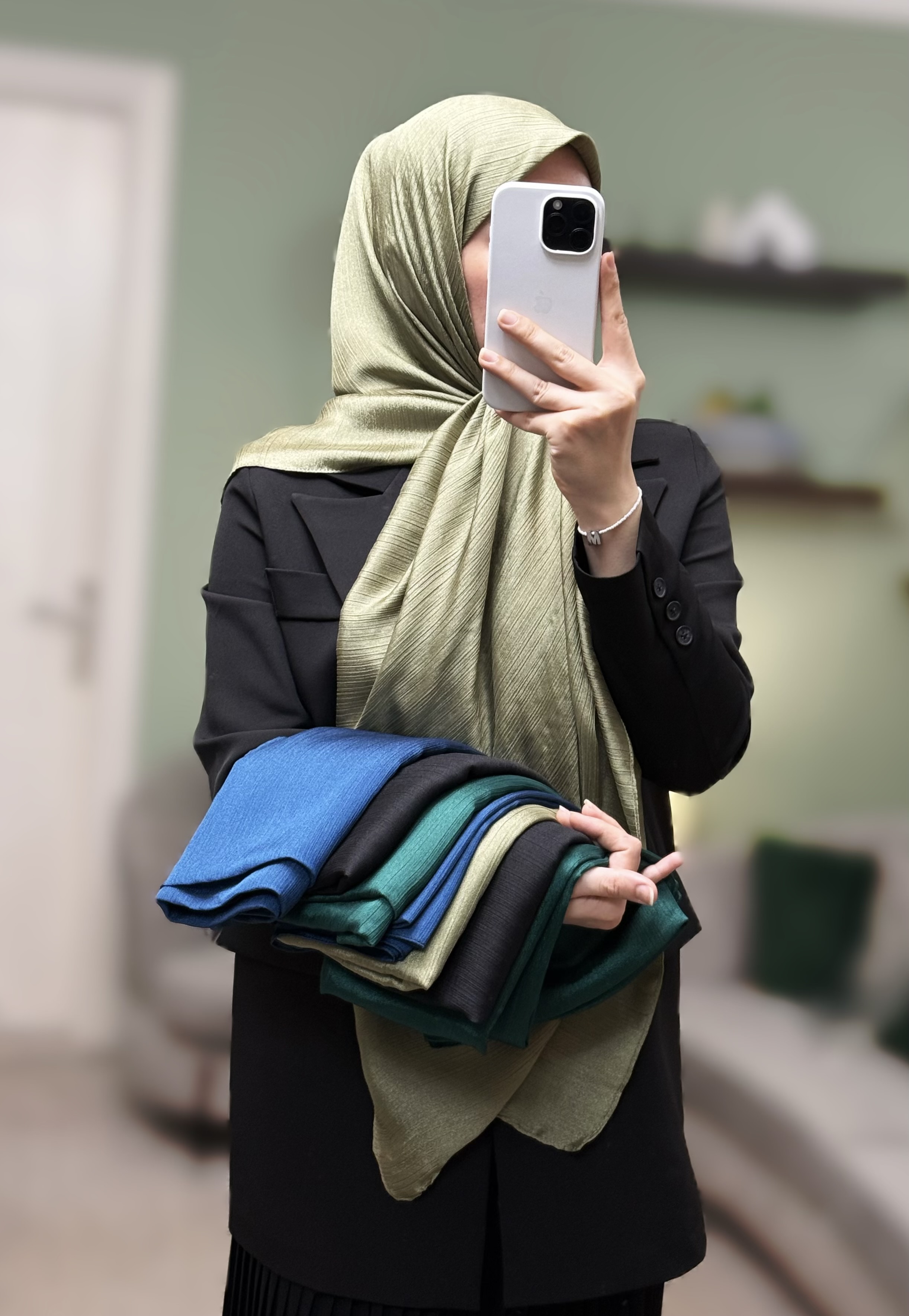 روسری کریستال پارچه مجلسی و براق قواره ۱۴۰ مدل 6778