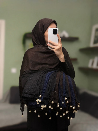 روسری کریشه دور مرواریدی و دانتل قواره ۱۴۰ مدل ۴۴۹۹