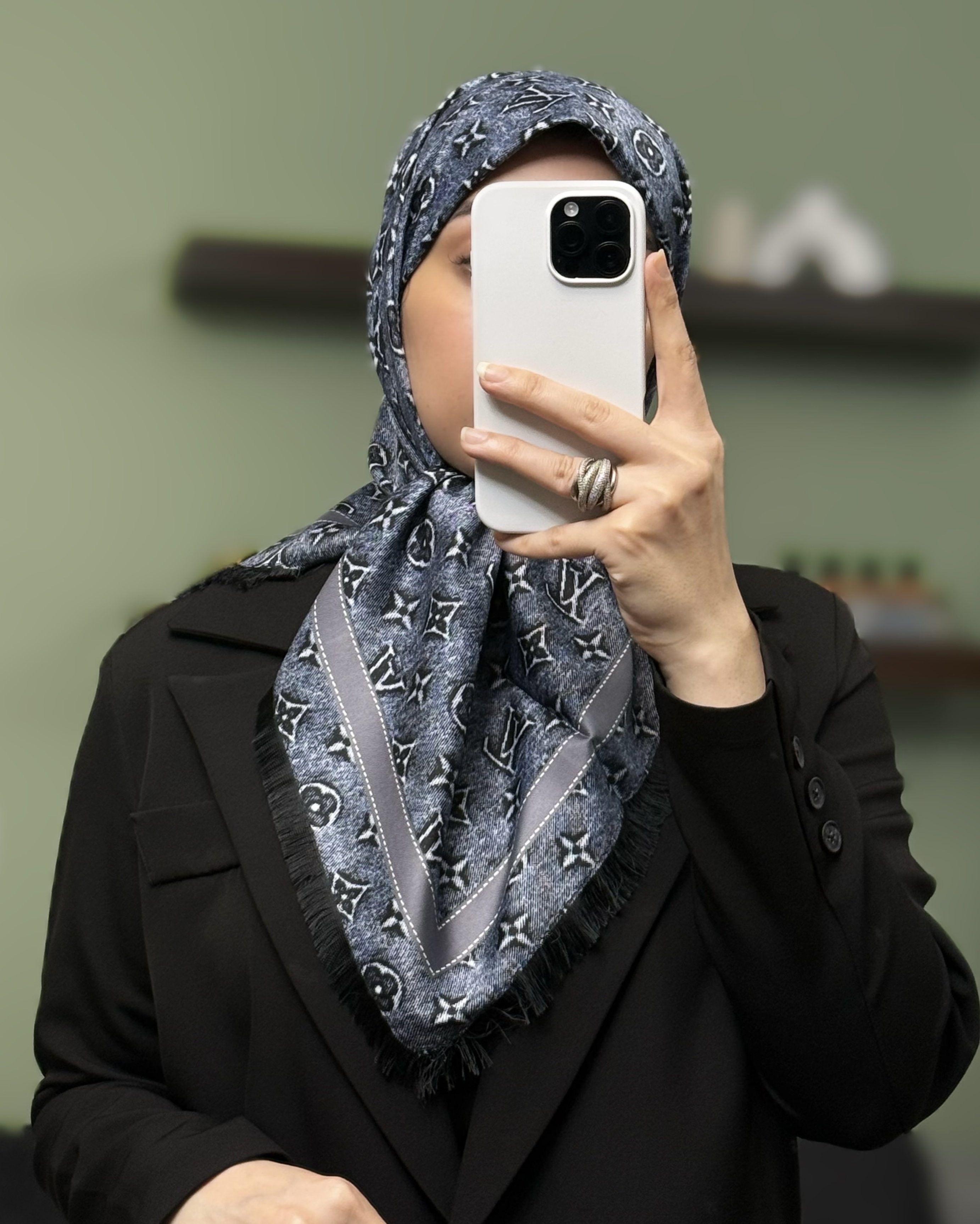 روسری ابریشم وارداتی برند ال وی B80
