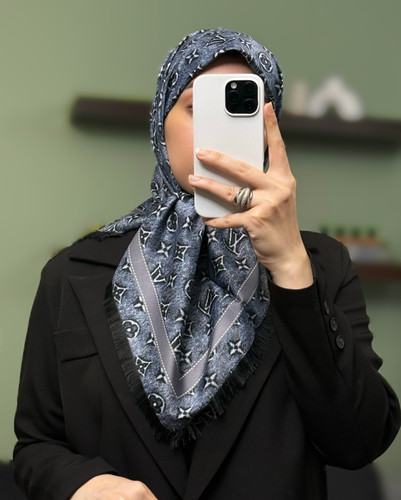 روسری ابریشم وارداتی برند ال وی B80